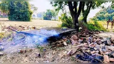 Kanpur: A locked licensed fireworks shop was gutted in an explosion on Shamsabad-Roshanabad