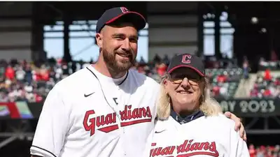 Travis Kelce's mom Donna Kelce joined global giving campaign at Kansas City's Union Station