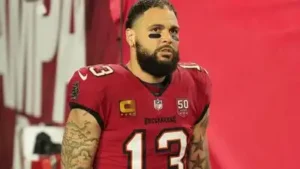 Mike Evans’ decision to join the San Francisco 49ers has earned praise from former Chicago