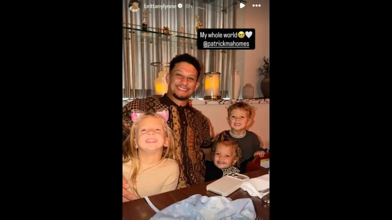 Patrick and Brittany Mahomes with their 3 kids