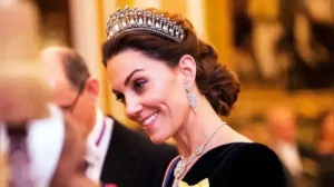 What adds more intrigue is that Kate has been surprisingly picky when choosing a piece