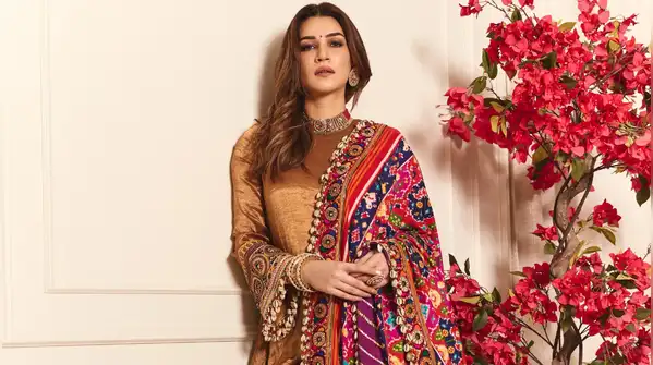 From Gujarat's weaving to the mirror embellishments, Kriti Sanon’s latest ethnic outfit
