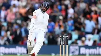 Chris Woakes runs between the wickets with his arm in a sling as he bats on day five of the 5th