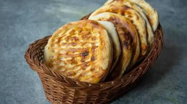 From Kashmir’s tandoor-baked breakfast bread to Andhra Pradesh’s thick rice-and-lentil rotti