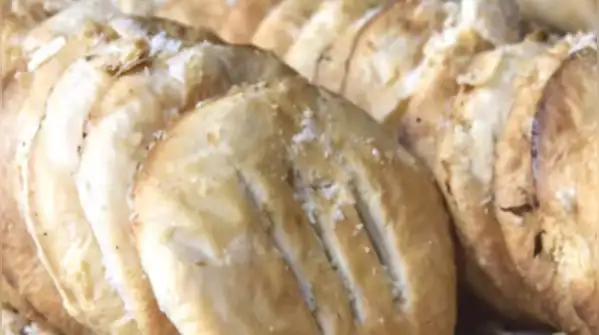 From Kashmir’s tandoor-baked breakfast bread to Andhra Pradesh’s thick rice-and-lentil rotti