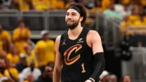 Strus walked to the locker room and never came back to the preseason opener against the Golden
