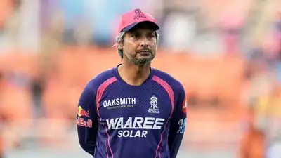 Former Sri Lanka captain Kumar Sangakkara has alleged that Ryanair staff threatened