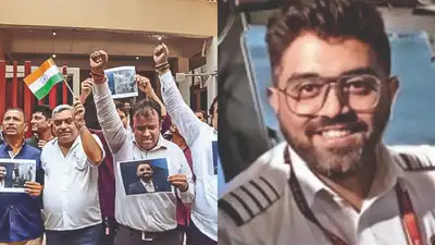Hundreds gathered outside Captain Smit Machchhar's residence to honor his bravery