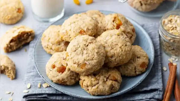As a rough guide, two medium bananas and about one cup of oats make a small batch of around ten