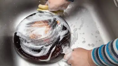 Easy salt, vinegar and baking soda cleaning hack to remove stubborn stains — How to clean a burnt