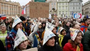 Demonstrators chanted slogans including “We've had enough” and “Resignation”, demanding that