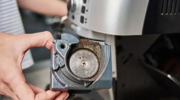 A practical guide to clean your coffee maker: Easy tips to remove residue and make every cup taste