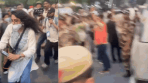 Woman protestor at Jantar Mantar takes bus key and flees; cops push bus after it receives stranded