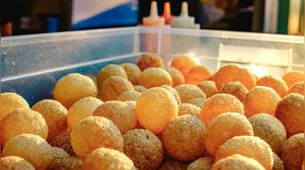 Here are 10 popular Indian foods that can leave you wondering if you have ordered the same dish