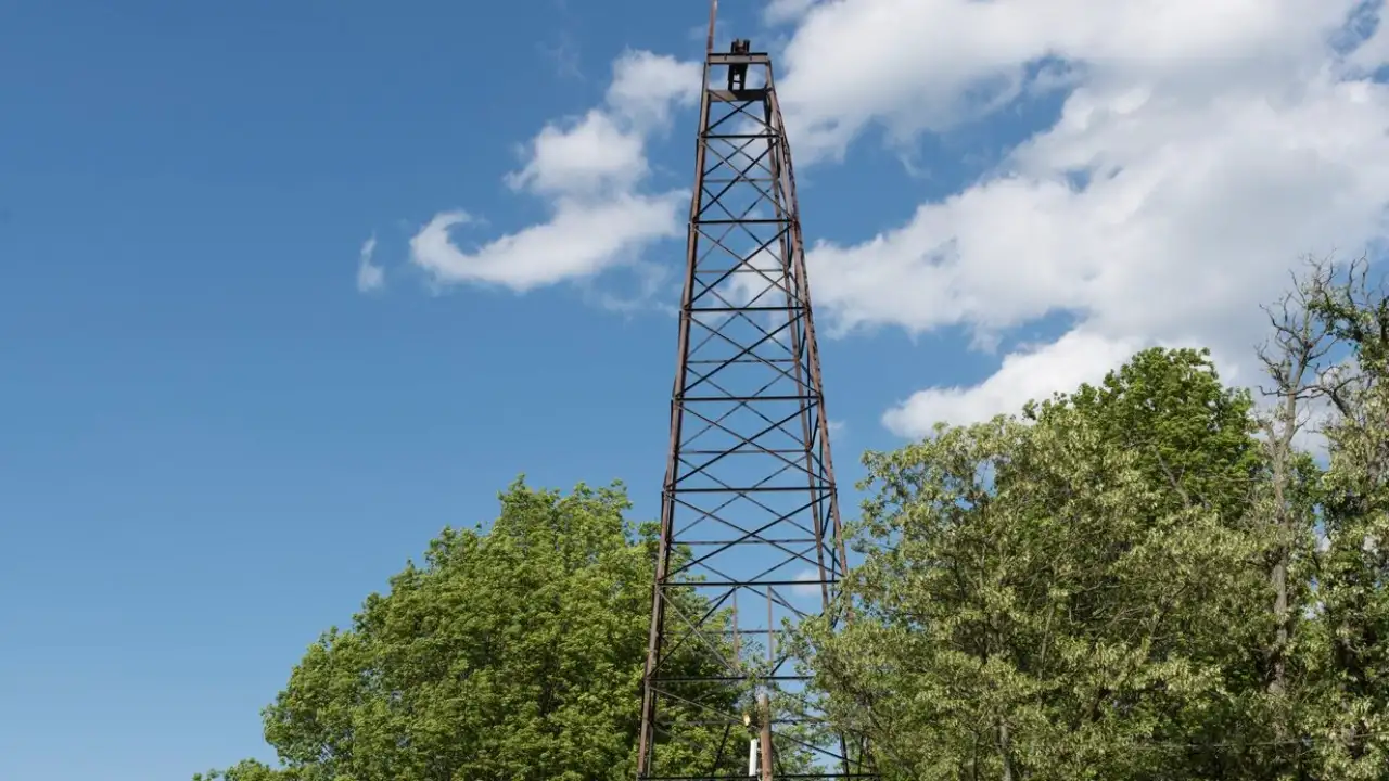 AI Representation: A -style oil gusher erupts on a West Virginia: The wider industry impact