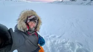 With this accomplishment, the Massachusetts native became the first American woman to ski solo