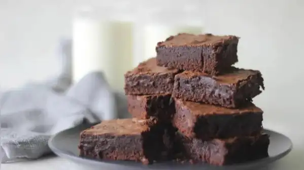 There’s no flour, no refined sugar, no dairy, no butter and no oil, yet it still comes out