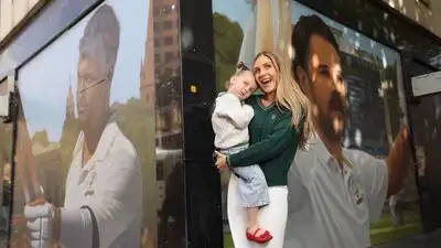 Cricket Australia has unveiled a large mural featuring Australian cricketers Travis Head