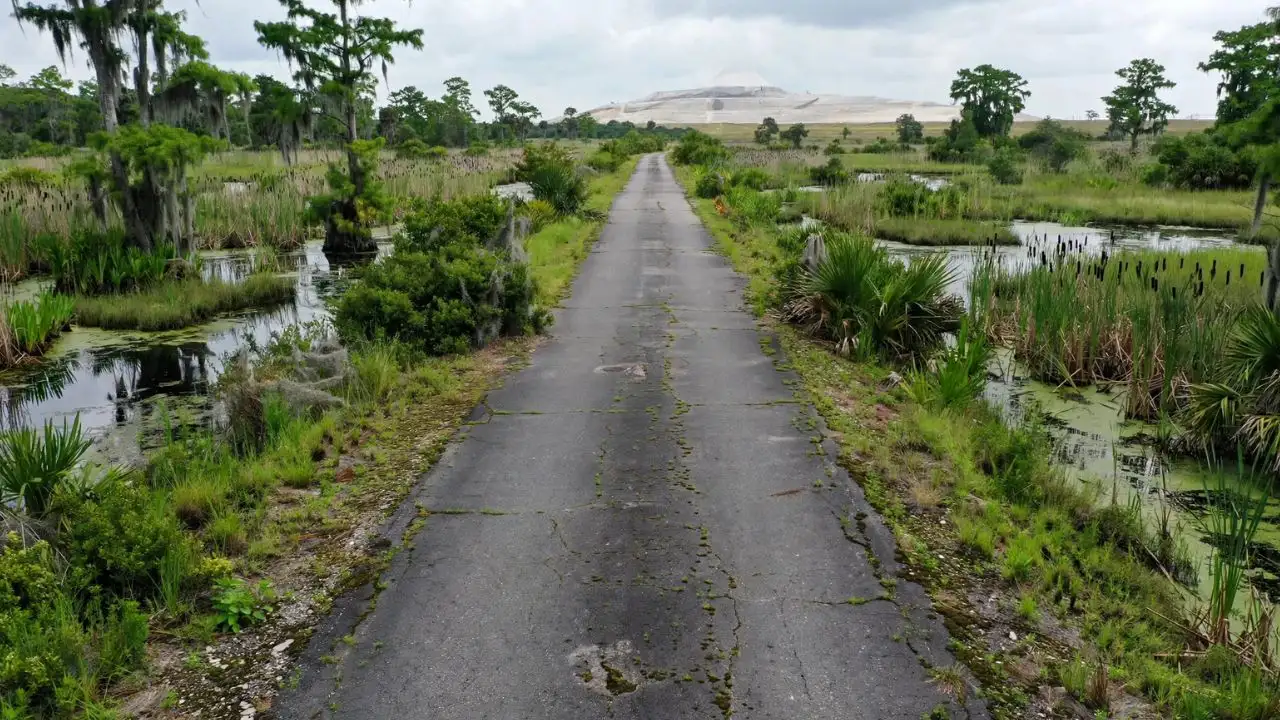 Florida put radioactive fertiliser waste beneath a private road; 4: The wider industry impact