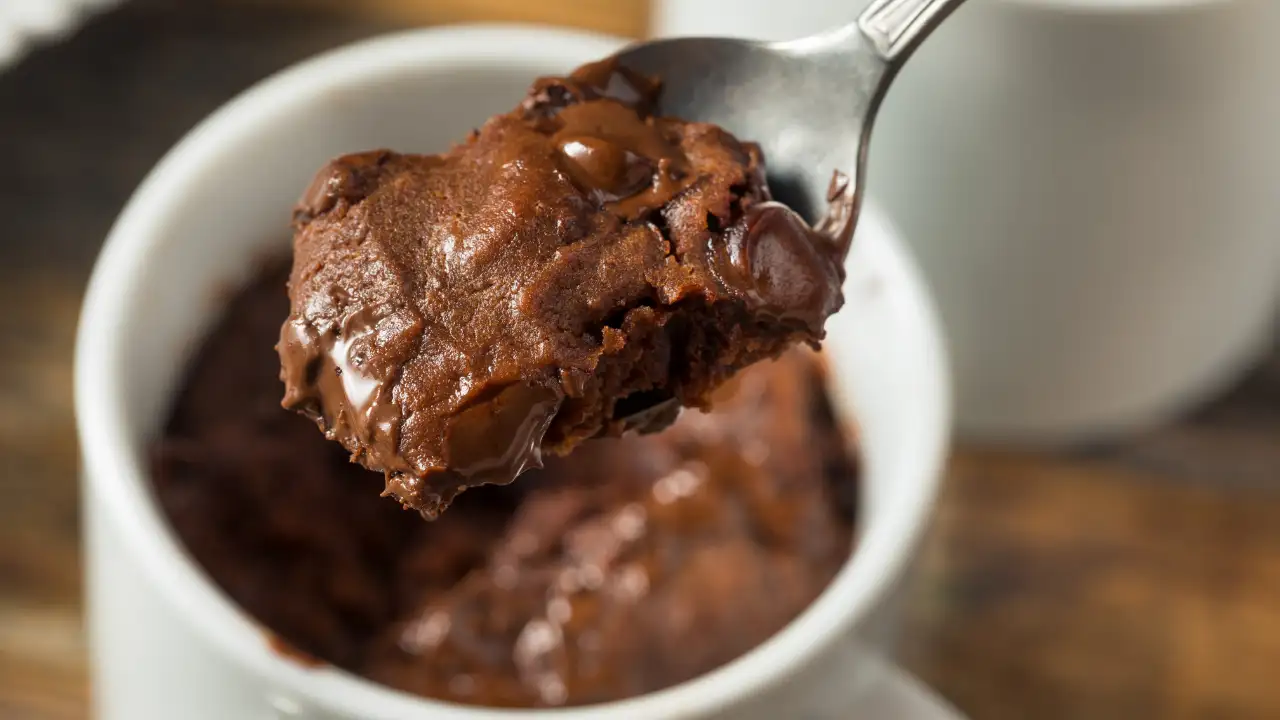 3-ingredient microwave cake that can double up as a healthy morning breakfast