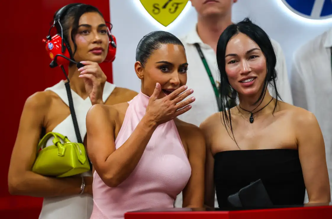 Kim Kardashian knows how to make an entrance, and her latest appearance at the Singapore Grand