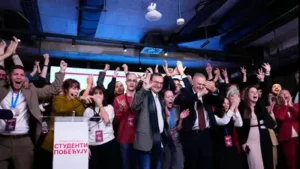 At the movement’s headquarters in Belgrade, professor Radomir Saičić said, “Dear Serbia