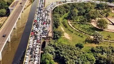 A 90-degree angle turn and six lanes merging into two — This photo explains design flaw causing