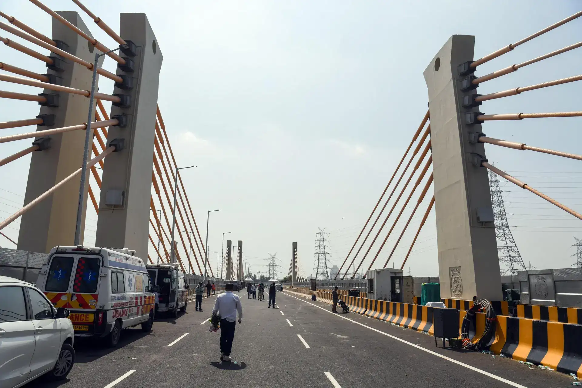 A 90-degree angle turn and six lanes merging into two — This photo explains design flaw causing