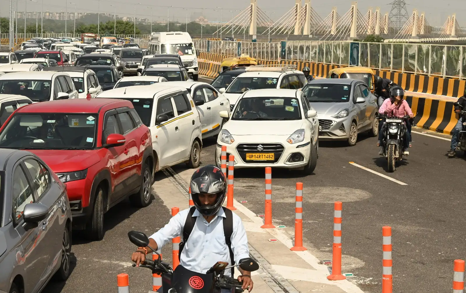 A 90-degree angle turn and six lanes merging into two — This photo explains design flaw causing