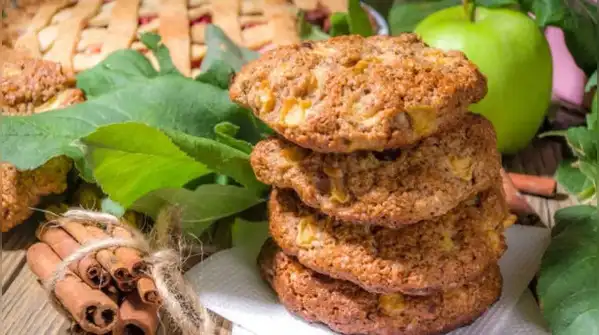 Apple pie is one of those flavours that feels like a warm hug, but the real thing needs pastry