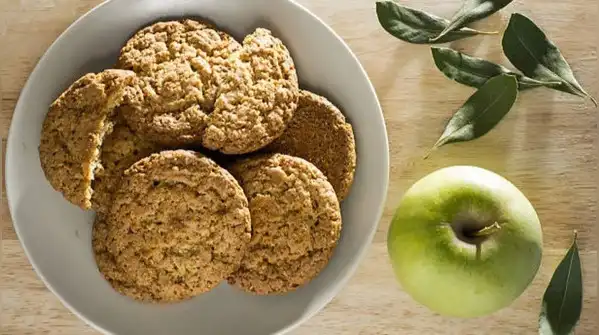 Apple pie is one of those flavours that feels like a warm hug, but the real thing needs pastry