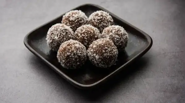 When a sweet craving hits and you're trying to stay low-carb, a few of these coconut balls can