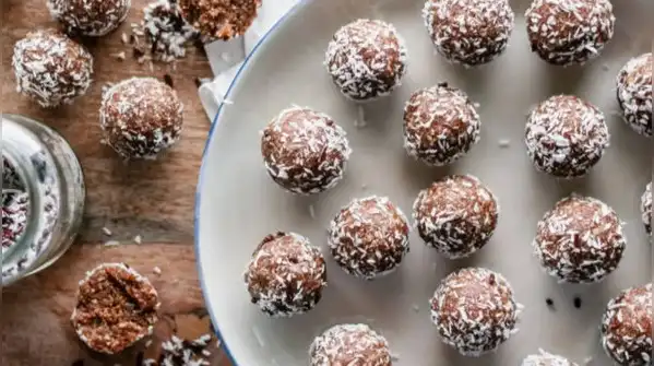 When a sweet craving hits and you're trying to stay low-carb, a few of these coconut balls can