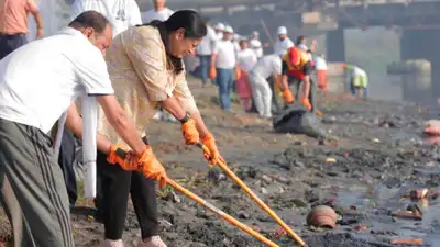 Delhi CM Rekha Gupta joins cleanliness drive at ITO; flags plastic, idol waste in river — 'Chalo