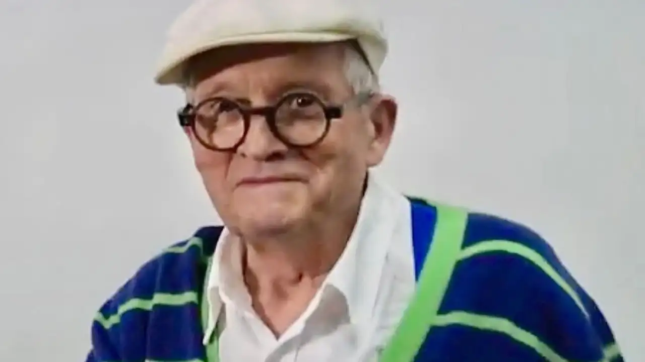 In 1980, a signed Hockney print went inside Paper Pools; 46 years later, Norwich volunteer Jemma