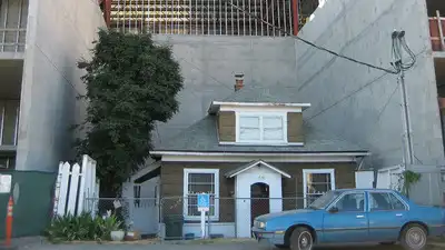 Crocker therefore built a 40-foot fence around three sides of Yung's property, and a footnote