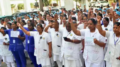 As part of the agitation, the nurses boycotted work for nearly an hour in the morning and held