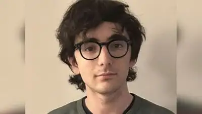 A 20-year-old French student exposed a fake AI image with nearly a million likes; he is building