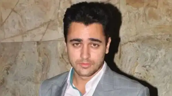 Mumbai Police on Thursday issued a ‘Leave India Notice’ to actor Imran Khan, directing him