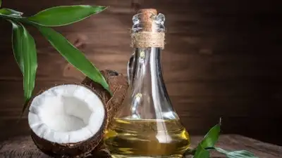 Coconut oil suits dry, rough skin on the body, such as elbows, knees, heels and hands