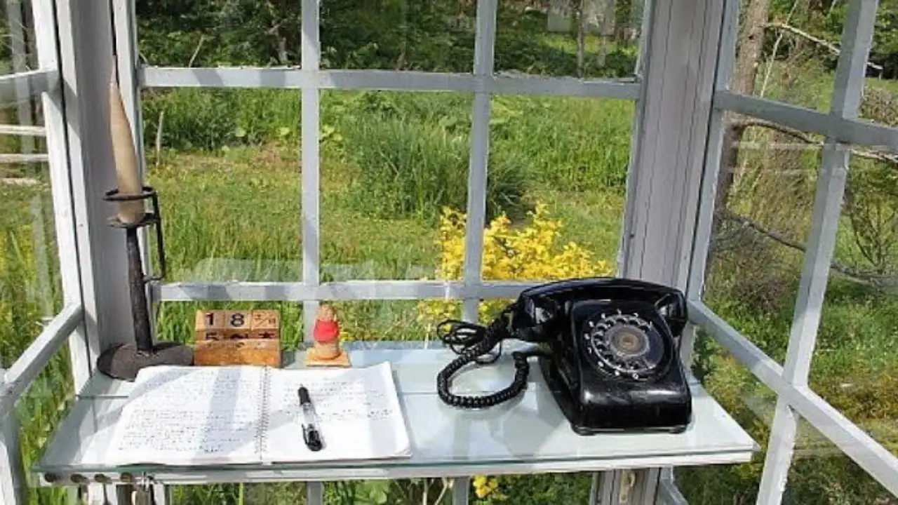 People who had lost loved ones began visiting the booth, using the disconnected telephone