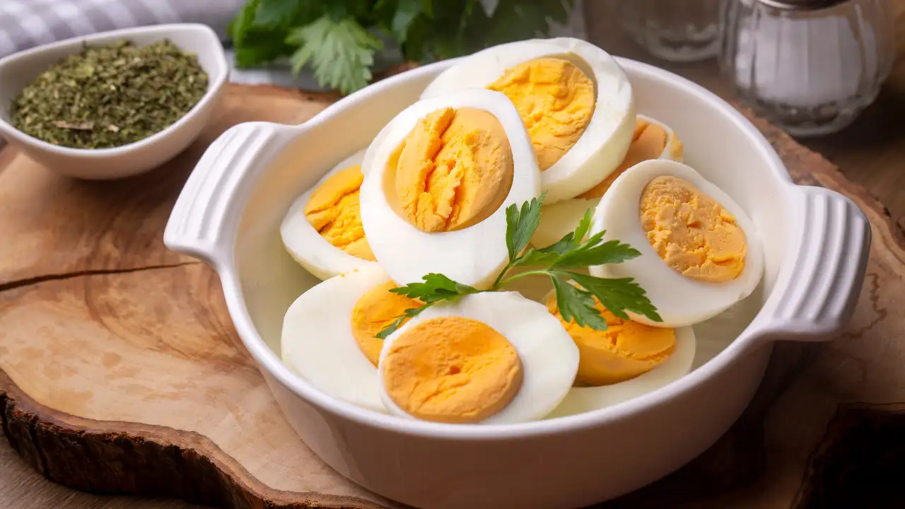 Boiled eggs sometimes receives a grey ring around the yolk