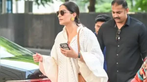Because style muse Sonam Kapoor has just given us amazing fashion ideas, young ladies, this is