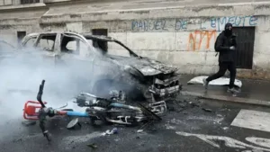 Such fires can spread quickly, making burning e-bikes a potential safety hazard during violent