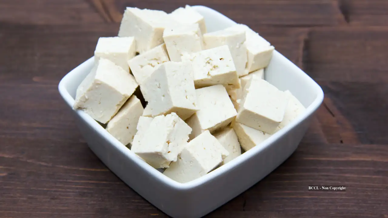 paneer offers more protein per 100 grams, while tofu is lighter, lower in calories and suitable