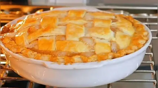 This apple pie cake skips all of that