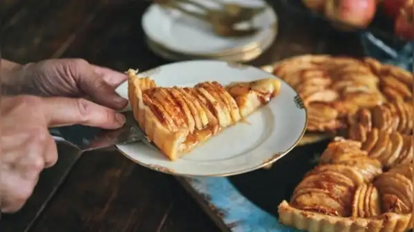 This apple pie cake skips all of that