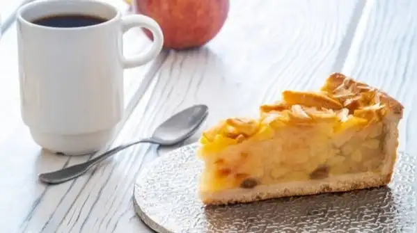 This apple pie cake skips all of that