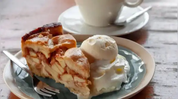 This apple pie cake skips all of that
