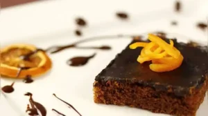 This orange fudgeneeds no butter, no condensed milk, no refined sugar and no oil, yet it comes